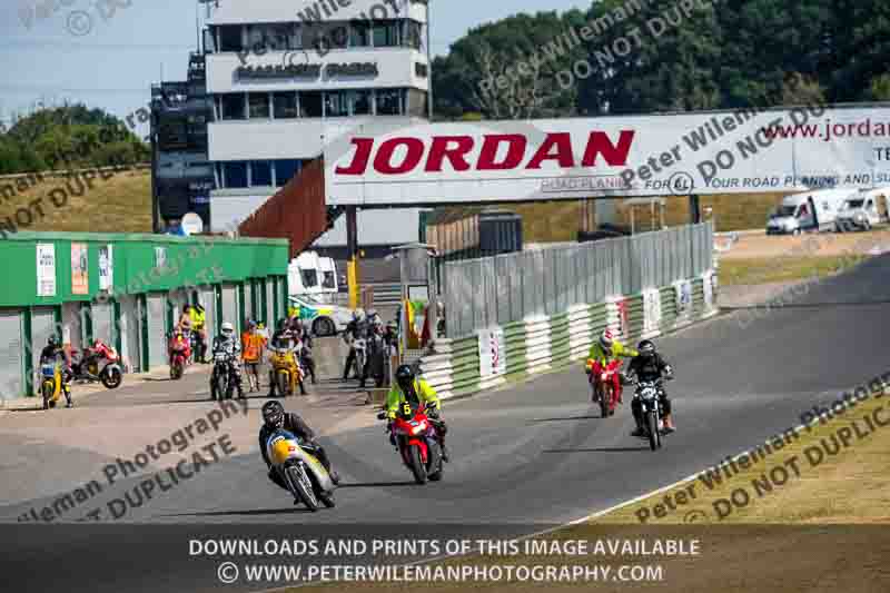 Vintage motorcycle club;eventdigitalimages;mallory park;mallory park trackday photographs;no limits trackdays;peter wileman photography;trackday digital images;trackday photos;vmcc festival 1000 bikes photographs